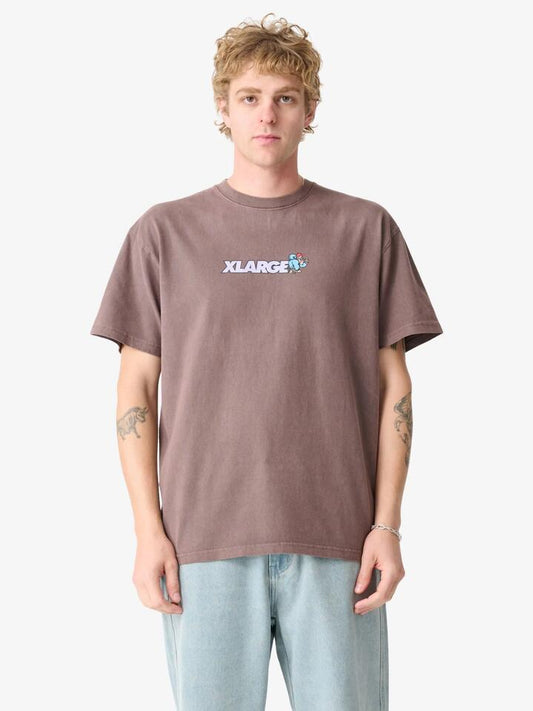 Image of a model wearing Tops. Productname: Xlarge Artist Ss Tee in Pigment Mocha colour by brand - Xlarge