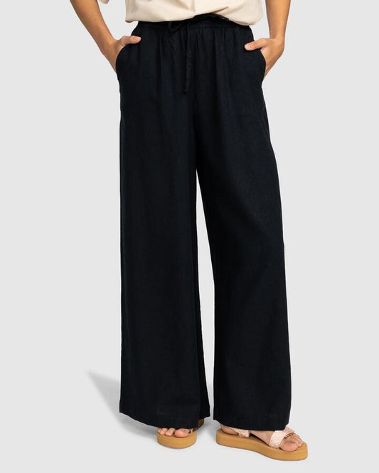 Image of a model wearing Pants. Productname: Roxy Womens Lekeitio Break Mid Pants Anthracite - in Anthracite colour by brand - Roxy