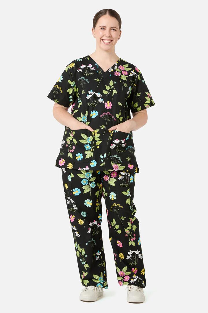 Image of a model wearing Uniforms & Workwear. Productname: Fieldwork scrub set in Black colour by brand - Gorman