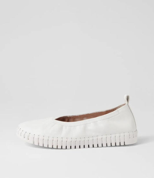 Image of Sneakers. Productname: Hetton Mi White White Sole Leather White White Sole in WHITE-WHITE SOLE colour by brand - MIDAS