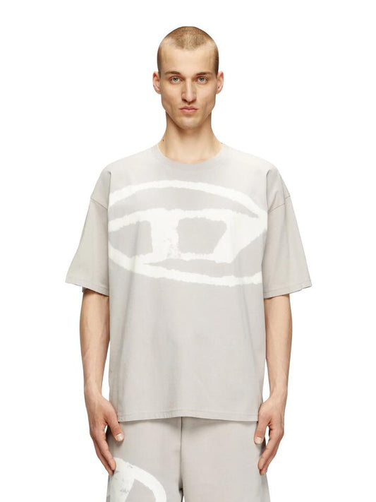 Image of a model wearing Denim. Productname: Diesel T-BoxT-Bleach in Grey Marle colour by brand - Diesel