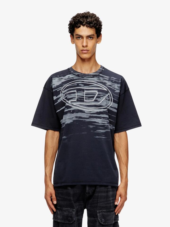 Image of a model wearing Denim. Productname: Diesel T-BoxT-T5 in Black colour by brand - Diesel