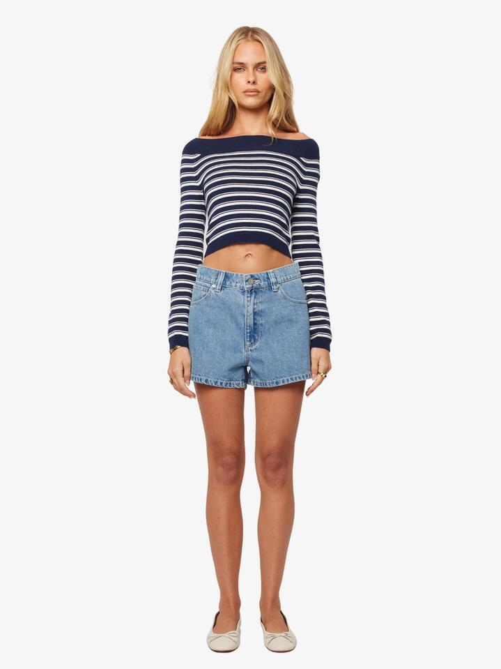 Image of a model wearing Shorts. Productname: Abrand 95 Baggy Shorts Madison in Madison colour by brand - Abrand