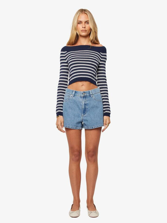 Image of a model wearing Shorts. Productname: Abrand 95 Baggy Shorts Madison in Madison colour by brand - Abrand