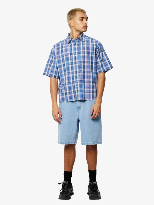 Image of a model wearing Shorts. Productname: Abrand A5 Baggy Shorts Kevin in Light Denim colour by brand - Abrand