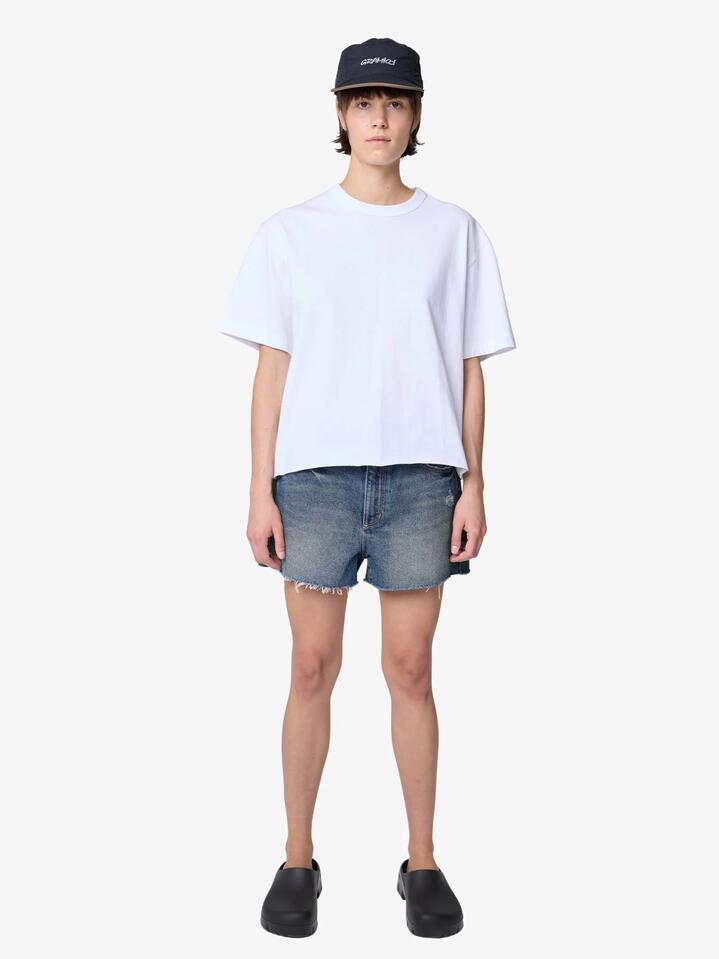 Image of a model wearing Shorts. Productname: Abrand 95 Baggy Shorts Miley in Miley colour by brand - Abrand