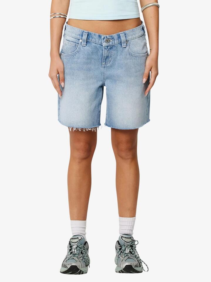 Image of a model wearing Shorts. Productname: Abrand 99 Boyfriend Short in Jordan colour by brand - Abrand