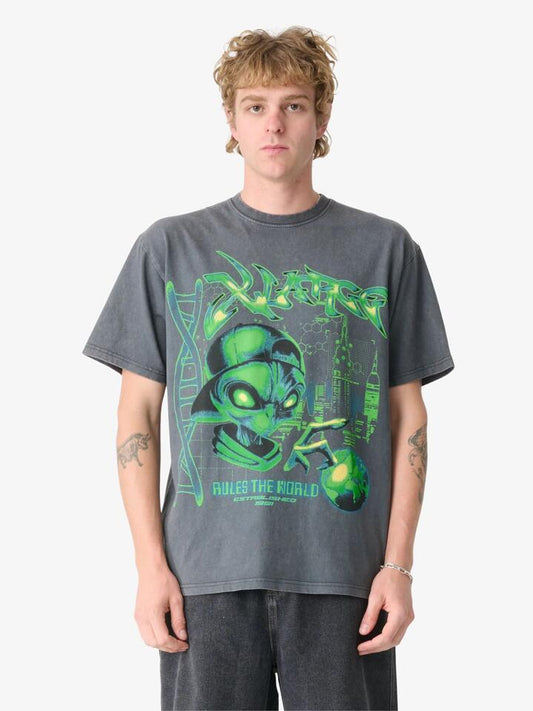 Image of T-Shirts. Productname: Xlarge Rules The World Ss Tee in Pigment Black colour by brand - Xlarge