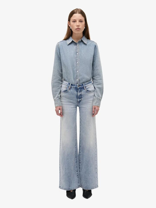 Image of a model wearing Denim. Productname: Eva Wide Fast Lane Jeans in Light Vintage Indigo colour by brand - Neuw