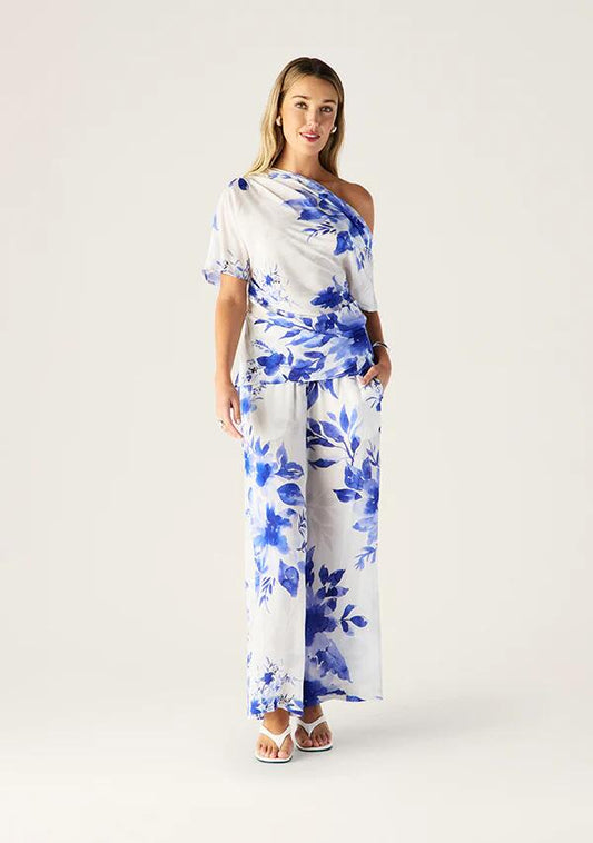 Image of a model wearing Pants. Productname: Isola Print Pants | MOS The Label in Isola Print colour by brand - MOS The Label