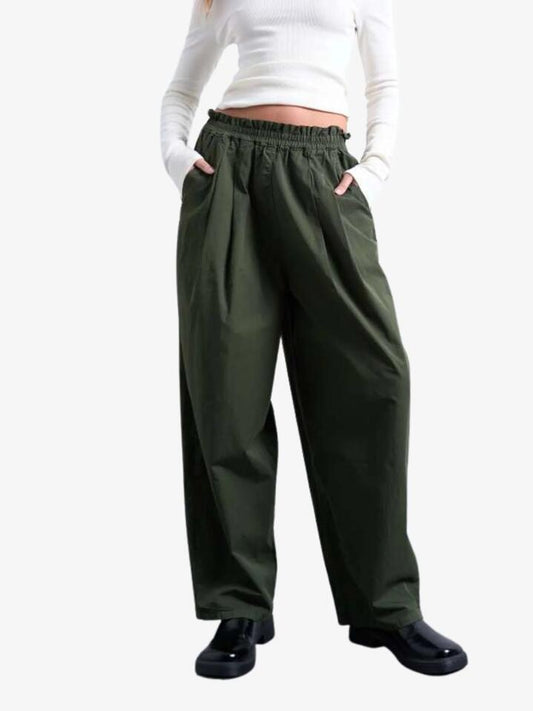 Image of a model wearing Pants. Productname: Topshop Pleated Balloon Jogger in Green colour by brand - Topshop