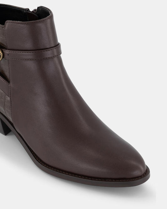 Image of Others. Productname: Bells: Chestnut in Chestnut colour by brand - Novo