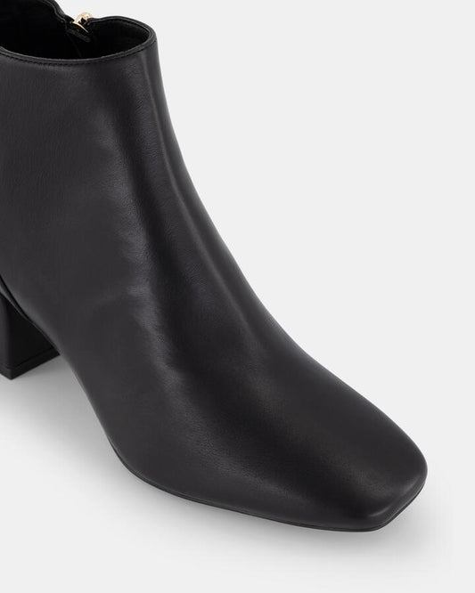 Image of Others. Productname: Billie: Black in Black colour by brand - Novo
