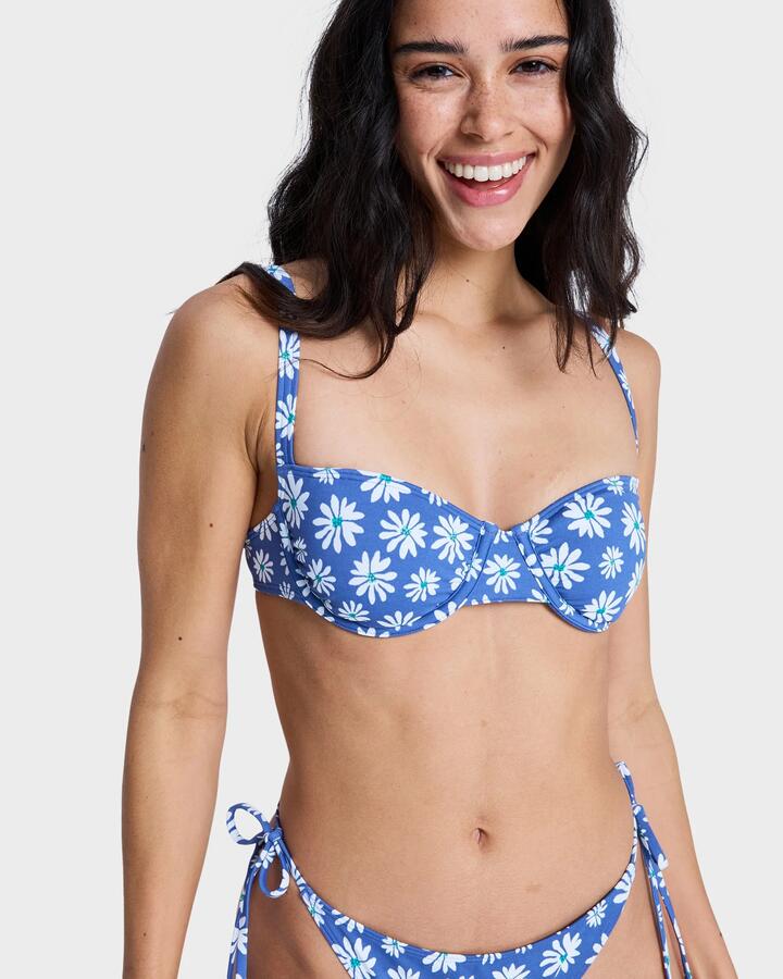 Image of a model wearing Tops. Productname: roxy Womens Printed Essentials Uderwire Bralette Bikini Top Dutch Blue Flower Soul Small - in Dutch Blue Flower Soul Small colour by brand - Roxy