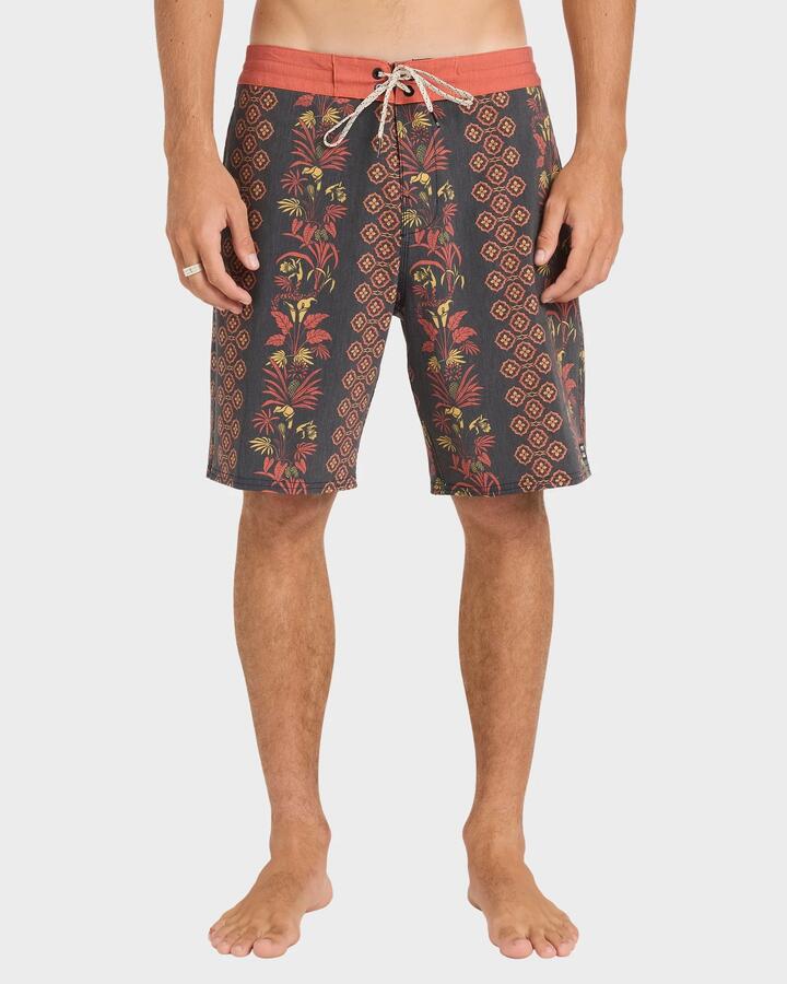 Image of Swimwear. Productname: billabong Mens Sundays Lo Tide 18.5" Boardshorts Black - in Black colour by brand - Billabong