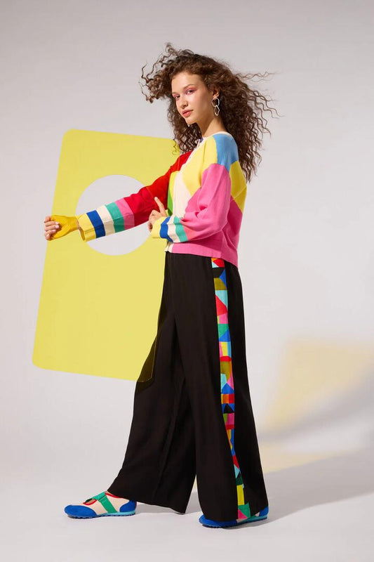 Image of a model wearing Pants. Productname: Abstract Symphony Relaxed Pant in Black colour by brand - Gorman