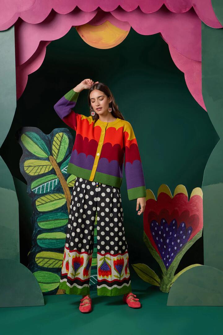 Image of a model wearing Pants. Productname: Blooming Daisy Print Pant in Print colour by brand - Gorman