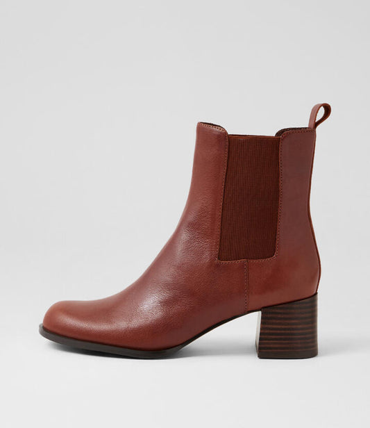 Image of Boots. Productname: Leiven Cognac Leather Chelsea Boots in Cognac colour by brand - MOLLINI