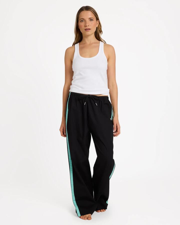 Image of a model wearing Pants. Productname: Roxy Womens Welcome Home Pants Anthracite - in Anthracite colour by brand - Roxy