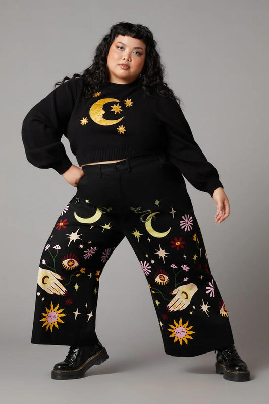 Image of a model wearing Pants. Productname: Curve Palmisty Pant in Black colour by brand - Black Friday