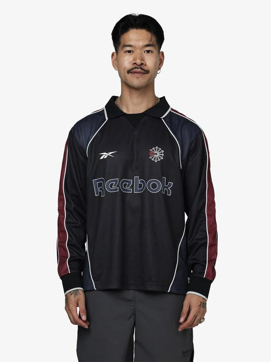 Image of a model wearing Tops. Productname: Reebok Classic Ls Jersey in Black/Dark Indigo colour by brand - Reebok