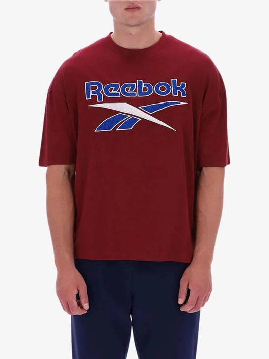 Image of T-Shirts. Productname: Reebok Morehead Vintage Ss Tee in Classic Burgundy colour by brand - Reebok