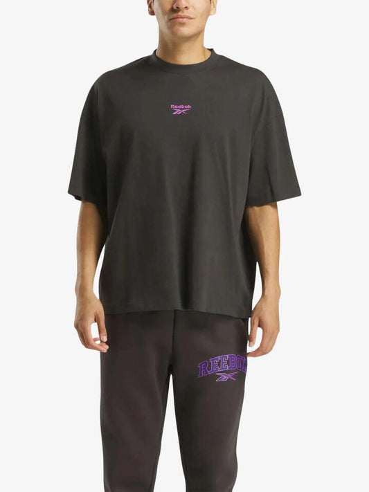 Image of T-Shirts. Productname: Reebok Danny Varsity Ss Tee in Washed Black colour by brand - Reebok