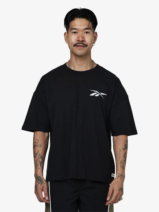Image of T-Shirts. Productname: Reebok Vector Box Fit Tee in Black colour by brand - Reebok