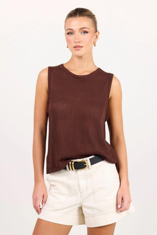 Image of a model wearing Shorts. Product name - Kindly Ecru Pocket Front Denim Shorts in Ecru colour by brand - Ivy + Jack
