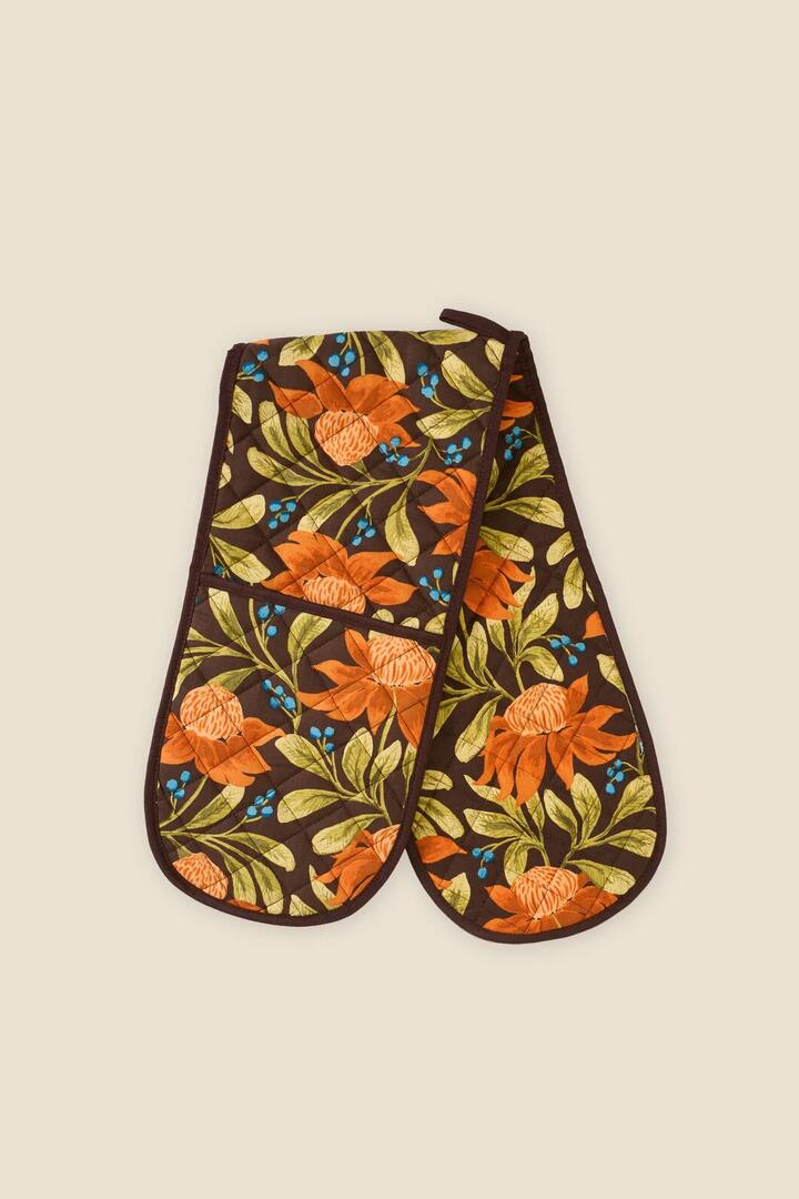 Image of Decor. Product name - Waratah Double Oven Mitt in Chocolate colour by brand - Princess Highway
