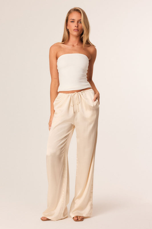 Image of a model wearing Pants. Productname: SNDYS DOVE PANTS in Creme colour by brand - SNDYS