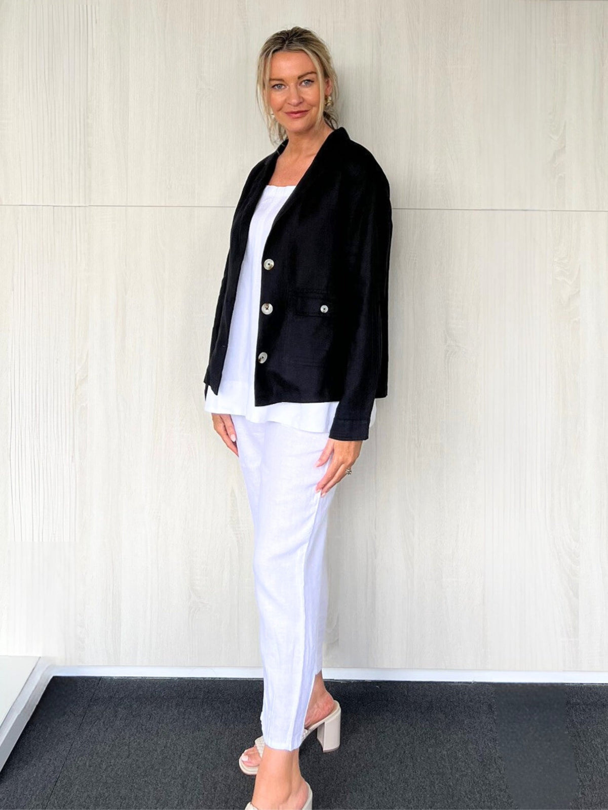 Gordon Smith Danielle Cropped Linen Blazer (Black)