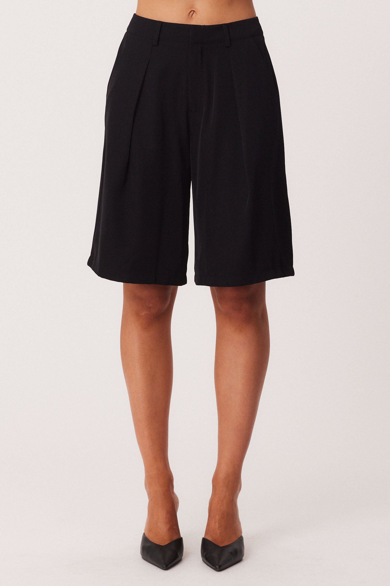 SNDYS REECE BERMUDA SHORTS (Black)