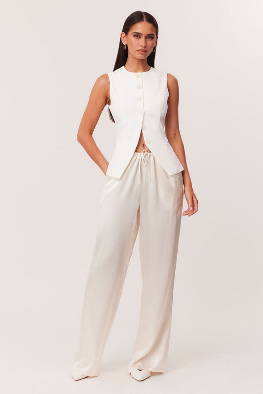 Image of a model wearing Pants. Productname: SNDYS DOVE PANTS in Creme colour by brand - SNDYS