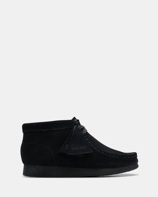 Image of Boots. Productname: WALLABEE BOOT OLDER KIDS Black Suede in Black Suede colour by brand - Clarks Originals