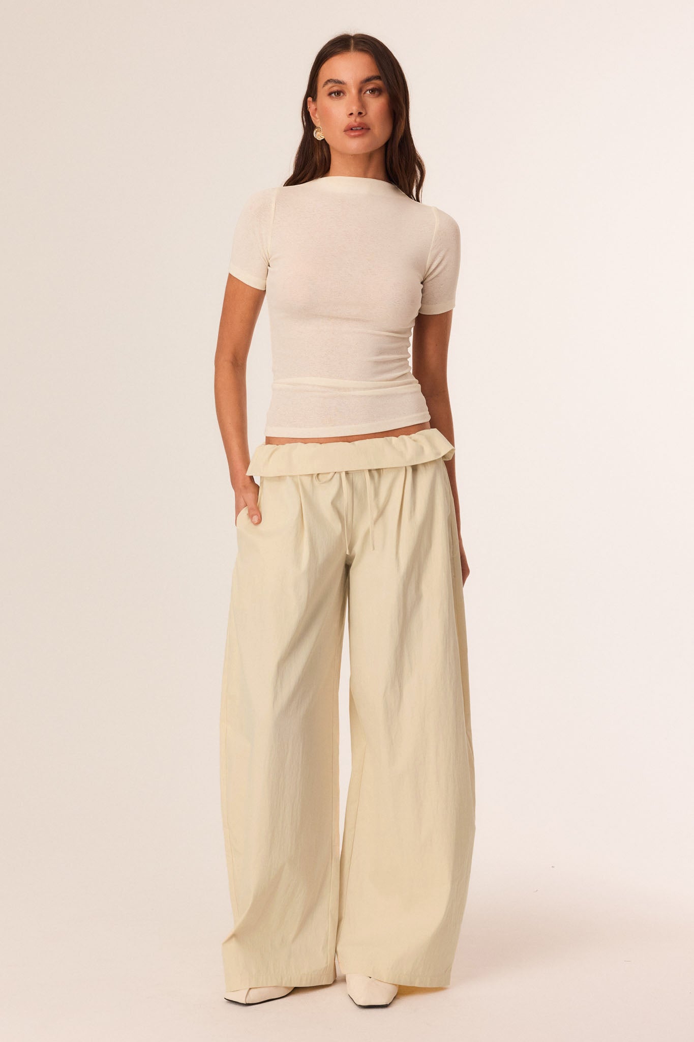 Image of a model wearing Pants. Productname: SNDYS CILLA PANTS in Wax Paper colour by brand - SNDYS