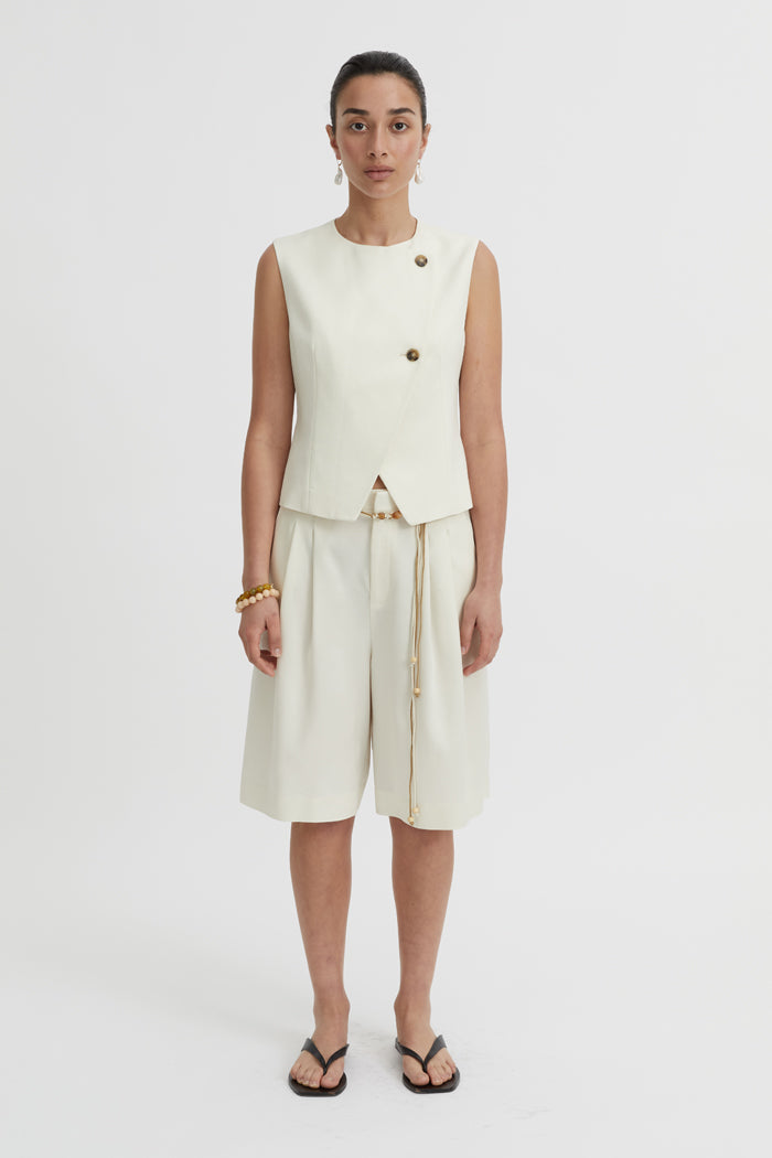 Image of a model wearing Shorts. Product name - Junia Shorts Ivory in Ivory colour by brand - Blanca Studio