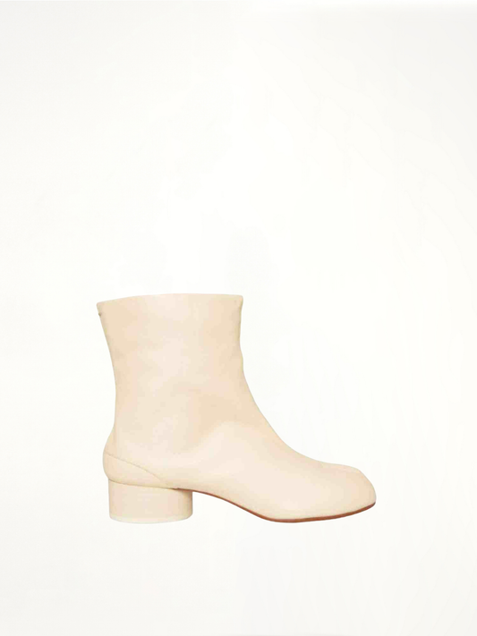 Image of Boots. Productname: MAISON MARGIELA Tabi Ankle Boots 3cm Heel in WHITE colour by brand - MAISON MARGIELA