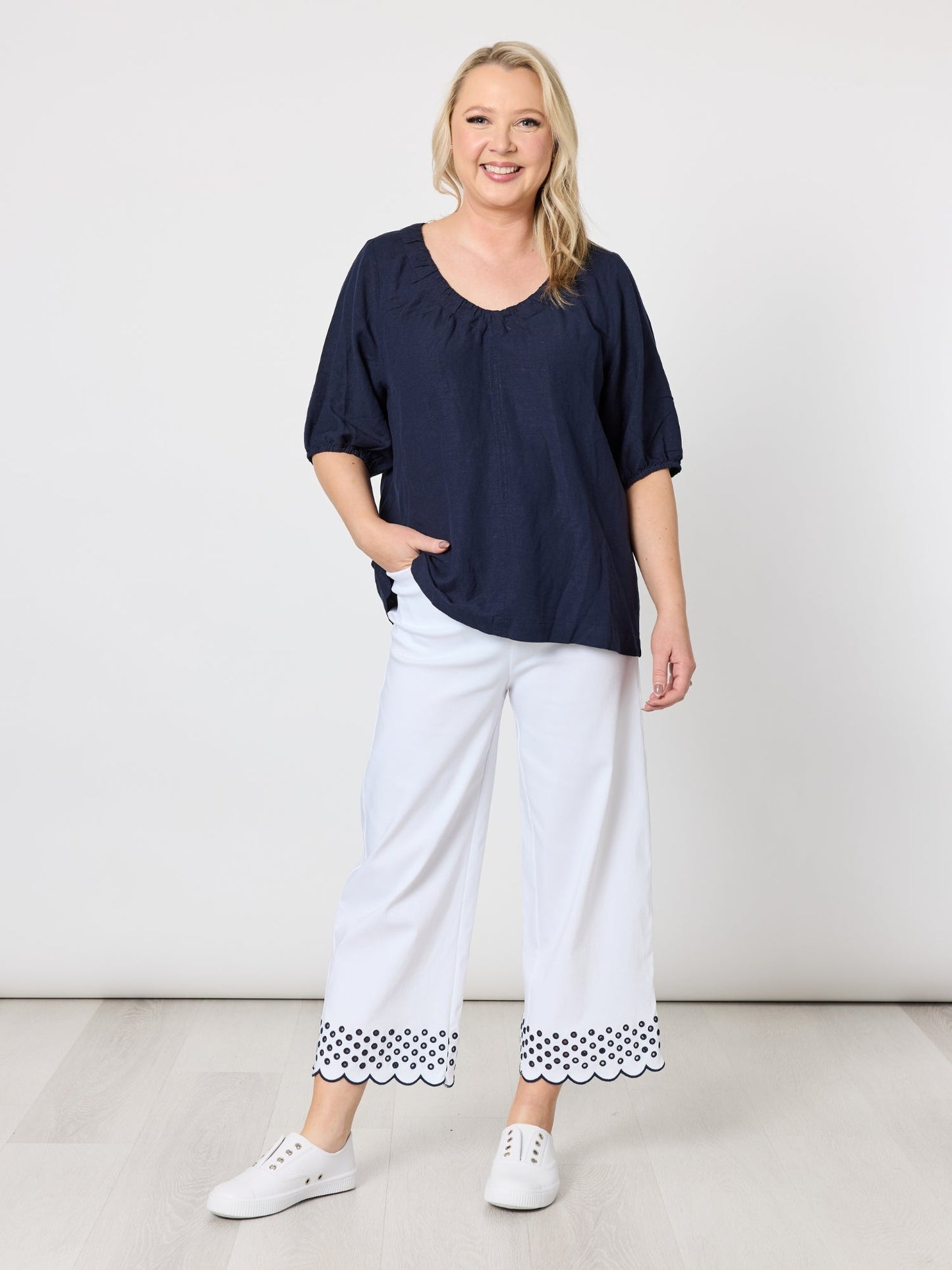 Gordon Smith Scallop Hem Pant (White/Navy)