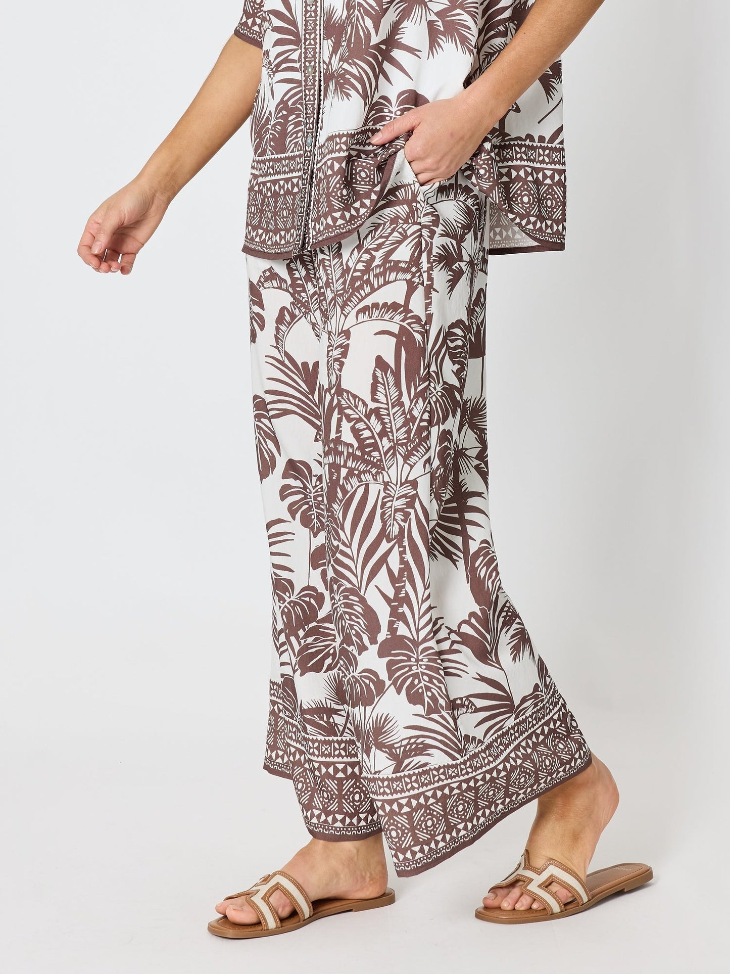 Hammock & Vine Palm Cove Print Wide Leg Pant (Espresso White)