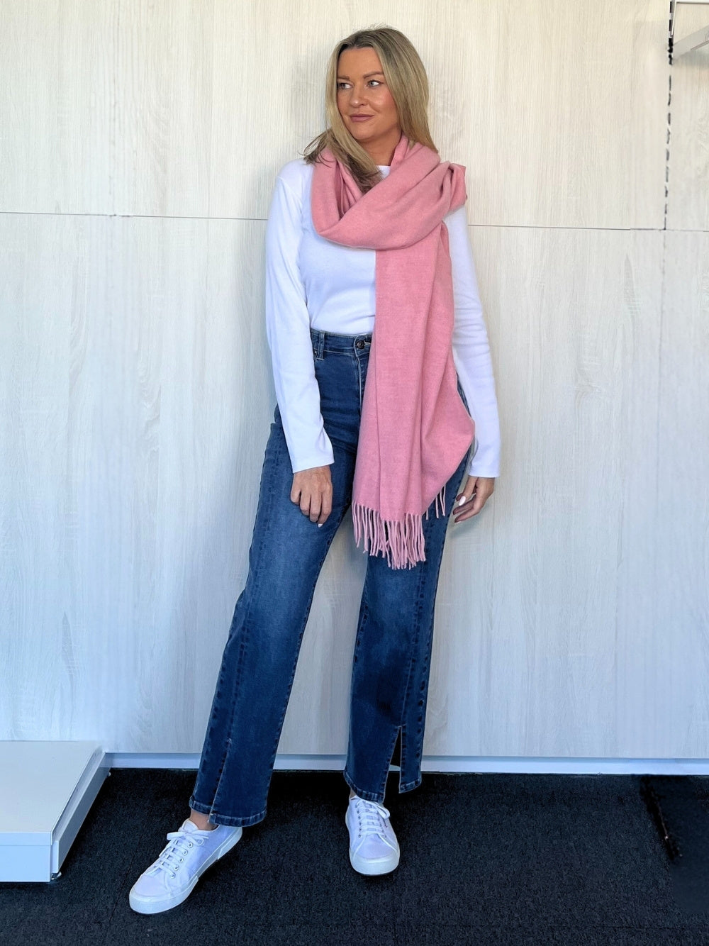 Threadz Cosy Fringe Scarf (Pink)