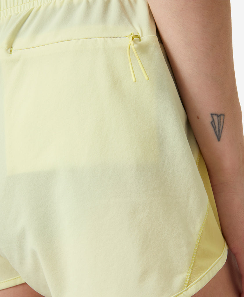 Helly Hansen W TECH TRAIL SHORTS (Faded Yellow)
