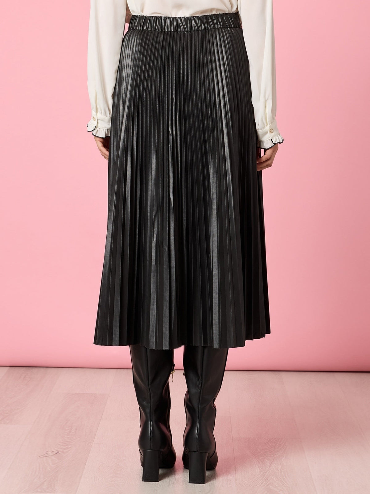 Hammock & Vine Florence Pleat Skirt (Black)