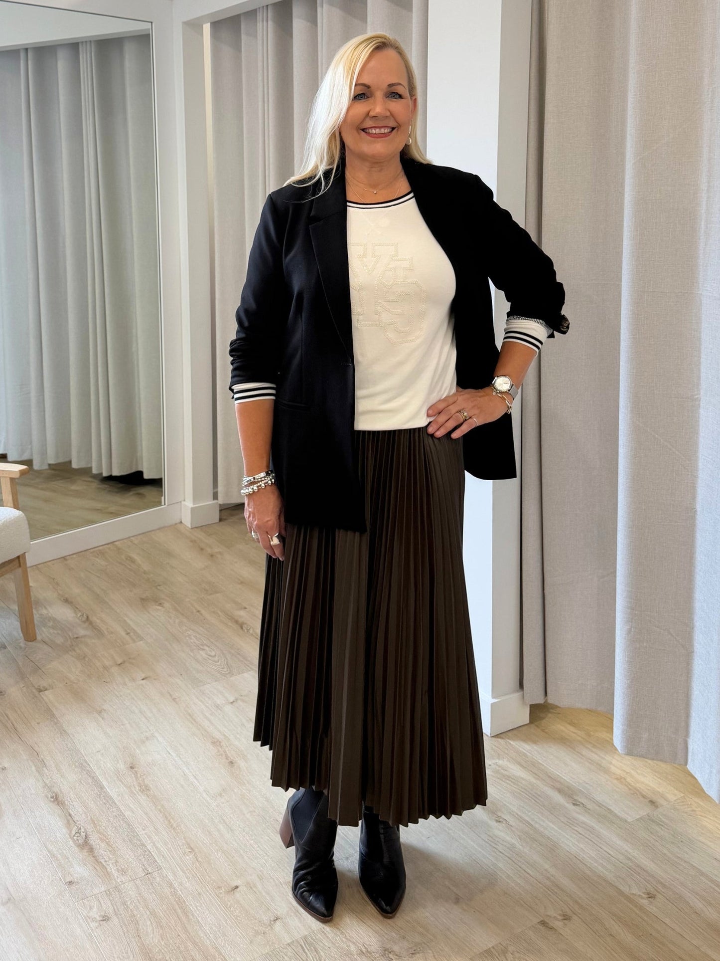Hammock & Vine Florence Pleat Skirt (Espresso)