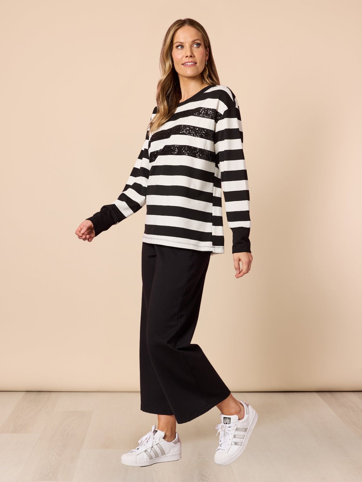 Clarity Riviera Sweatshirt (Black/Ivory)
