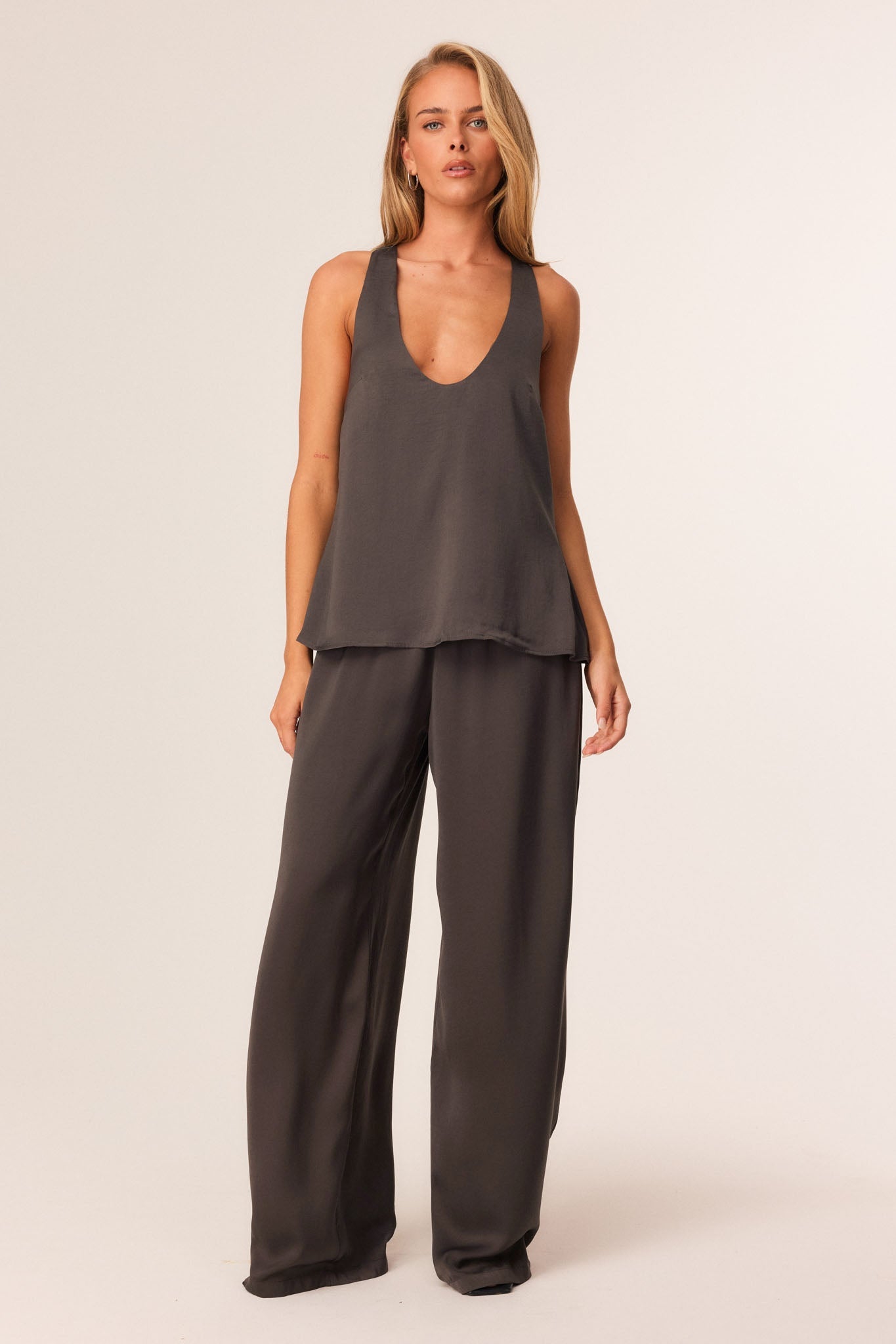 Image of a model wearing Pants. Productname: SNDYS ROSEWOOD PANTS in Charcoal colour by brand - SNDYS