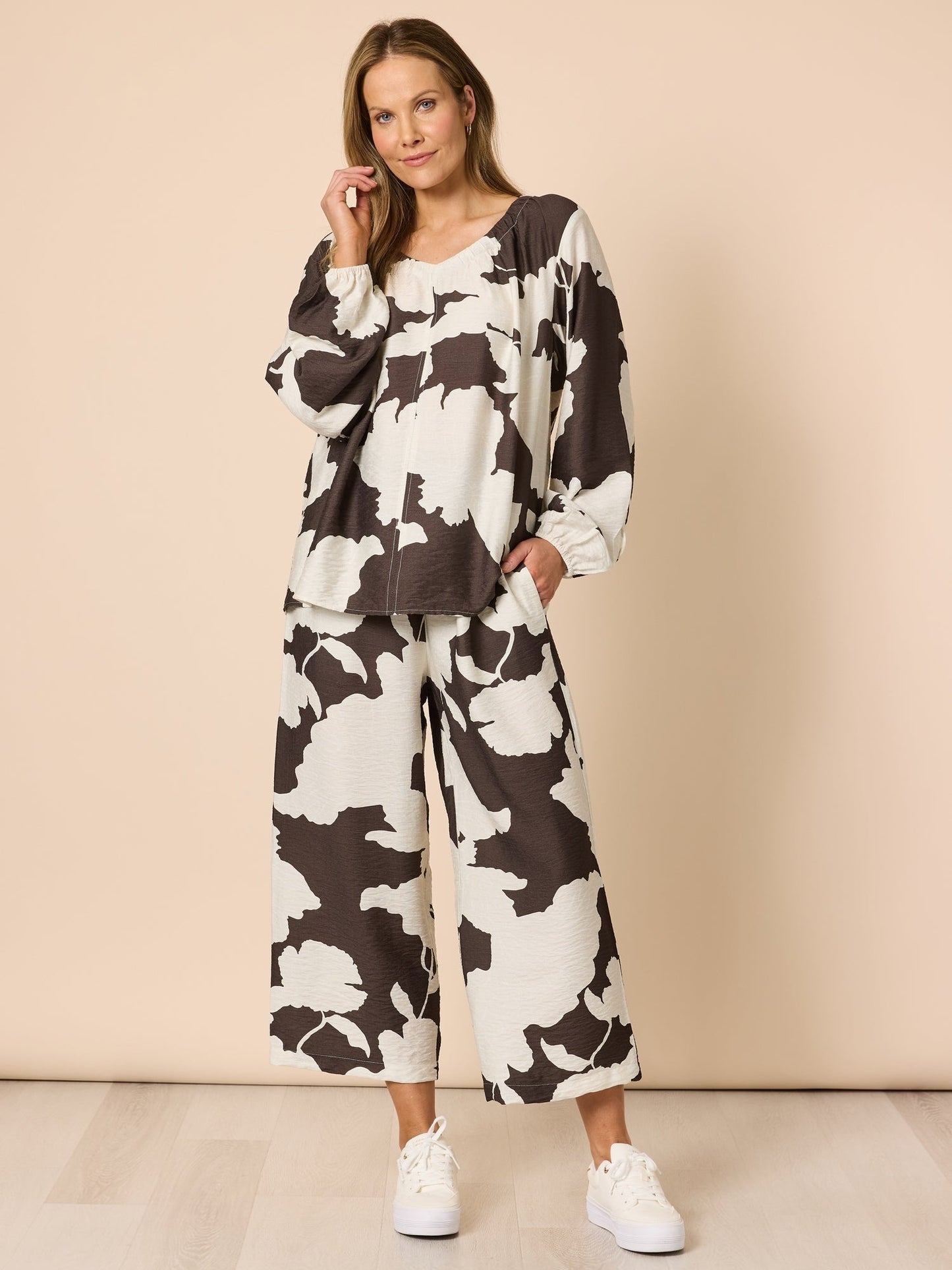 Clarity Toulouse Floral Print Wide Leg Pant (Coffee Ivory)
