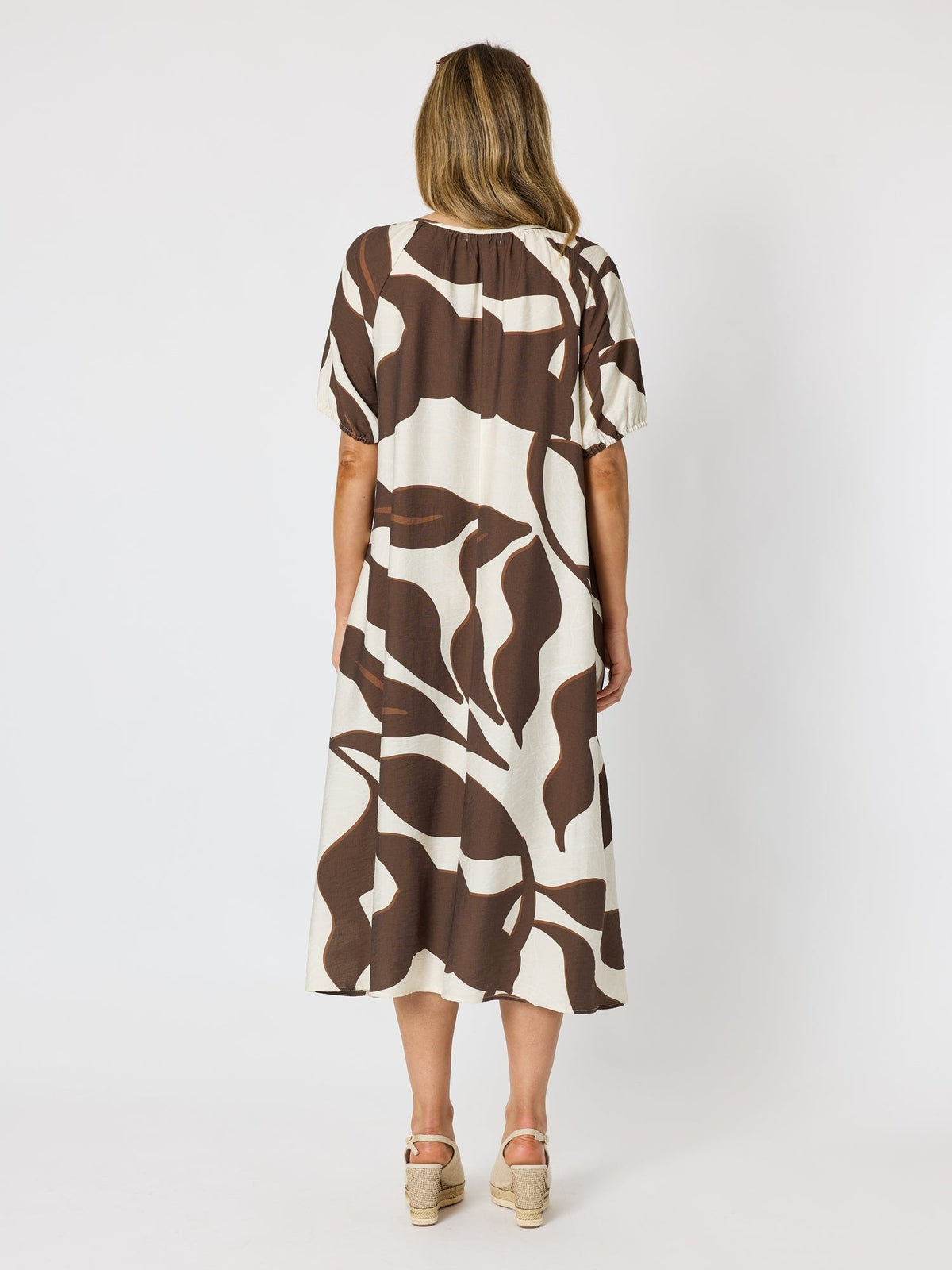 Clarity Bay Leaf Print Midi Dress (Mocha Multi)