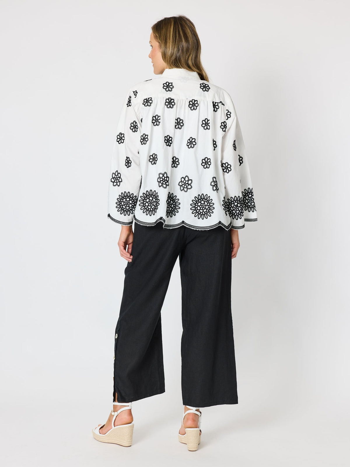 Hammock & Vine Paloma Embroidered Scalloped Shirt (White/Black)
