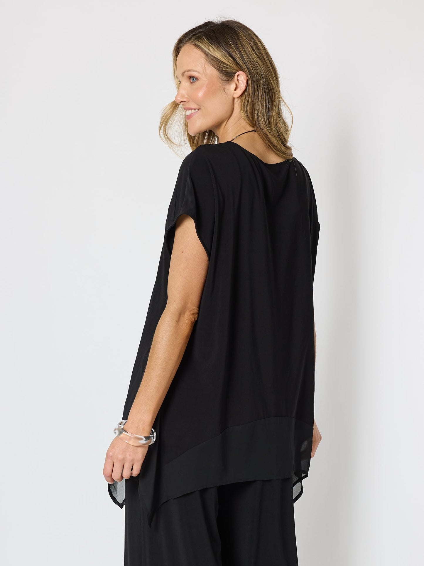 Clarity Traveller Angle Hem Top (Black)
